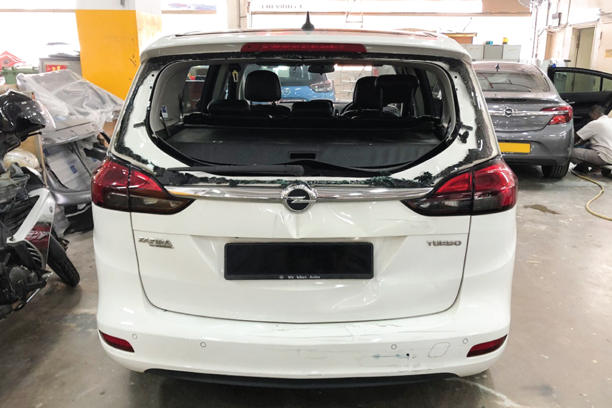 car-body-accident-scratches-and-dents-repair-auto-bodyshop-services